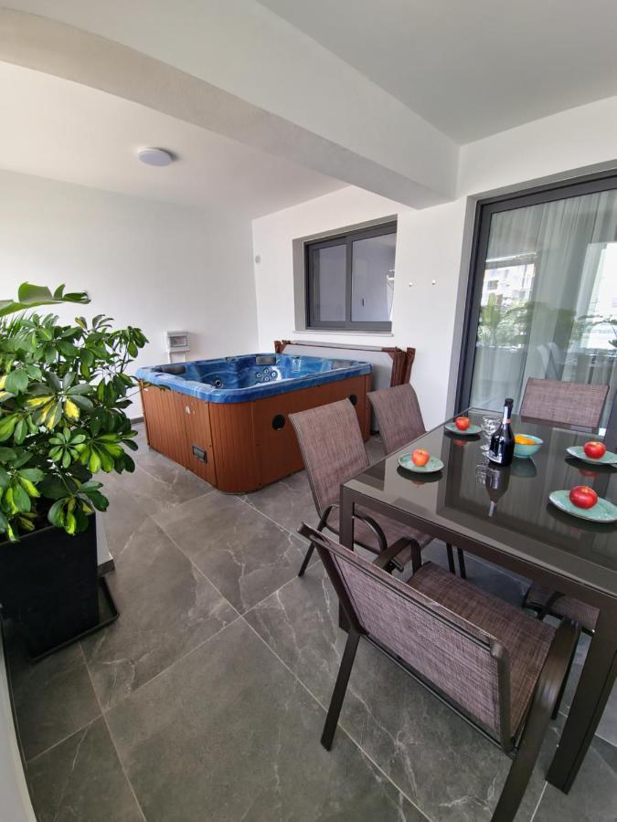 Carisa Deluxe Apartment With Jacuzzi Ларнака Экстерьер фото