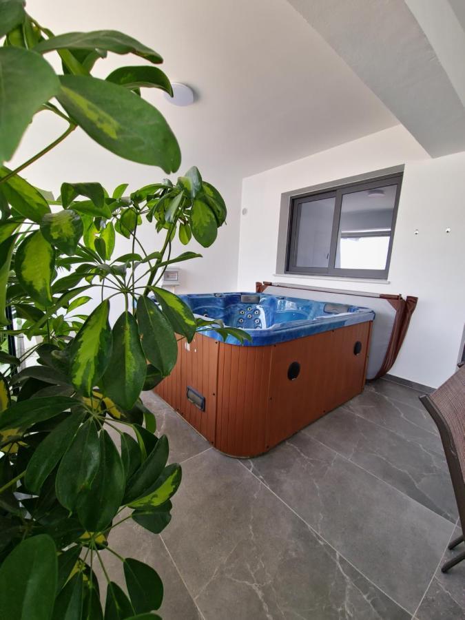 Carisa Deluxe Apartment With Jacuzzi Ларнака Экстерьер фото