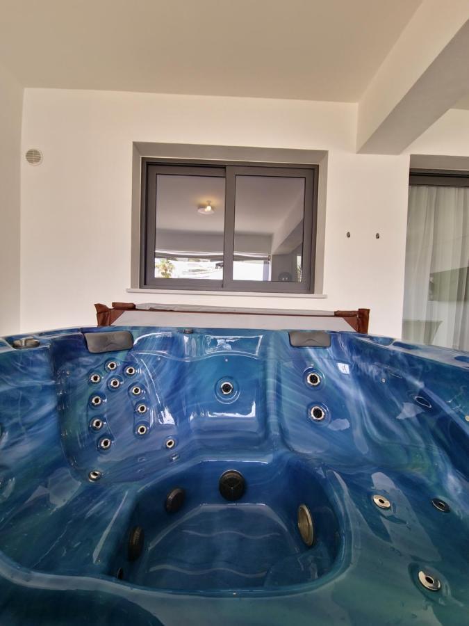 Carisa Deluxe Apartment With Jacuzzi Ларнака Экстерьер фото