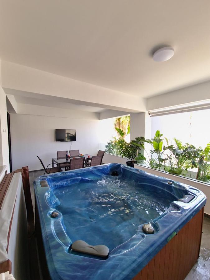 Carisa Deluxe Apartment With Jacuzzi Ларнака Экстерьер фото